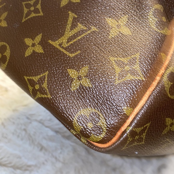 Louis Vuitton - Picture 9 of 17